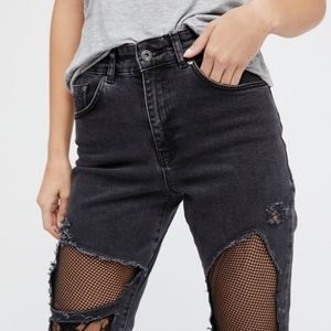 Frida Aasen || FP The Ragged Priest Agony Fishnet